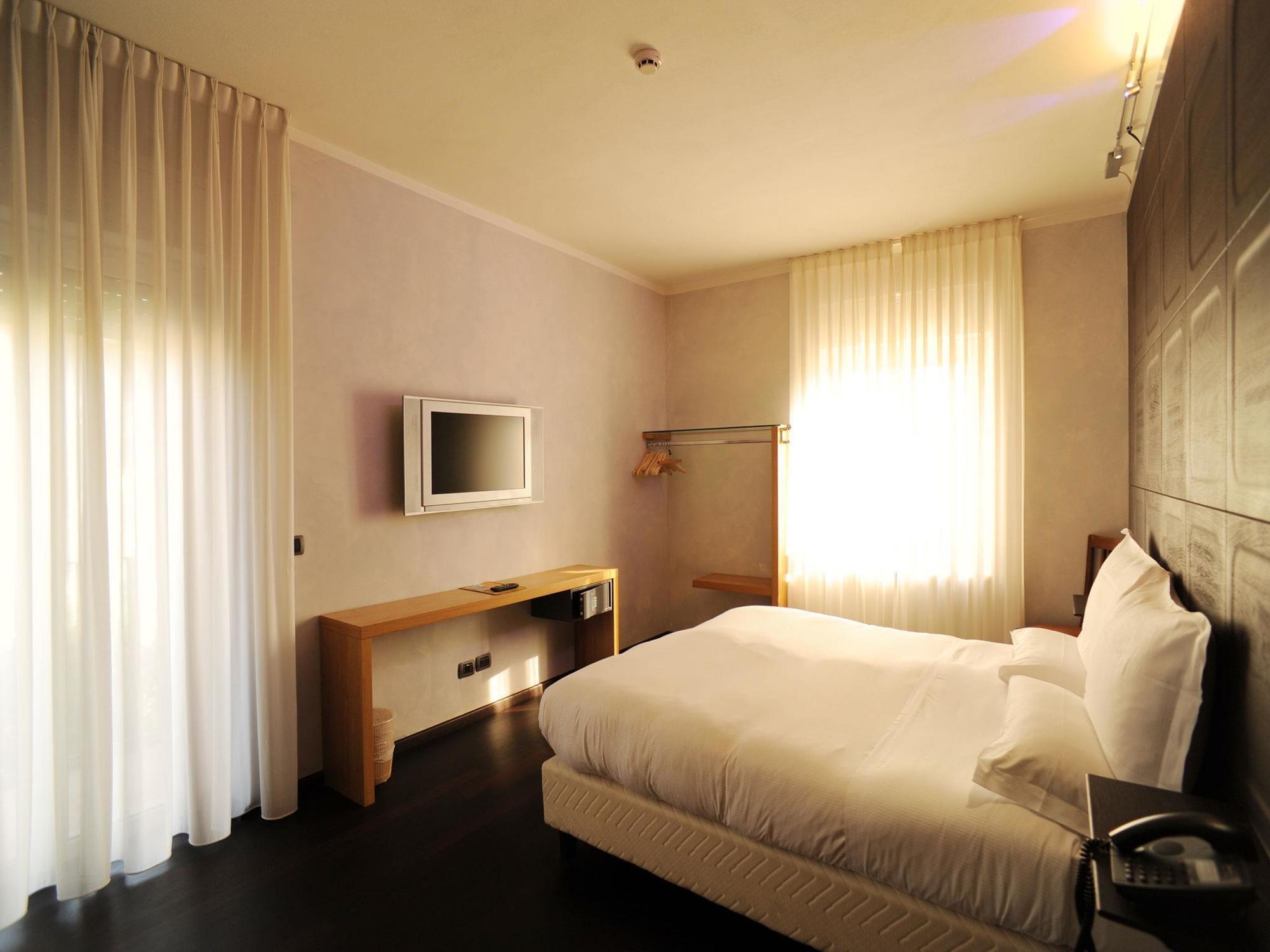 Hotel Domo Перуджа Экстерьер фото